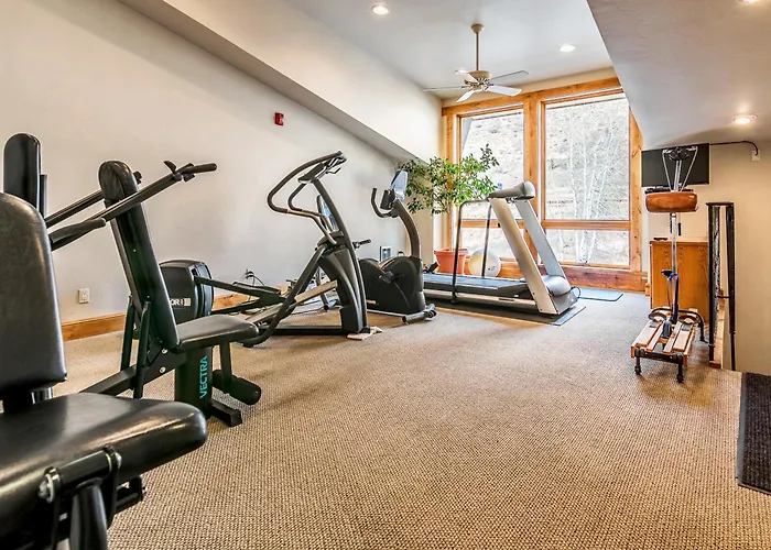 Hotel near College: Alpine Retreat