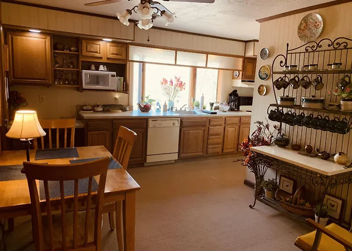 The Iris Garden Downtown Cottages And Suites