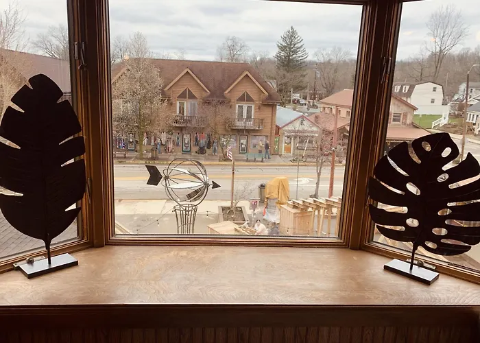 The Iris Garden Downtown Cottages And Suites