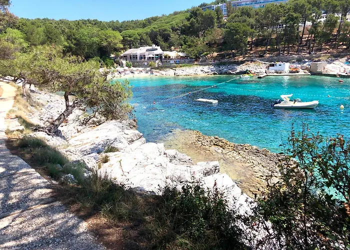 Albergo centrale: Glamping Tents | Losinj | Camp Cikat