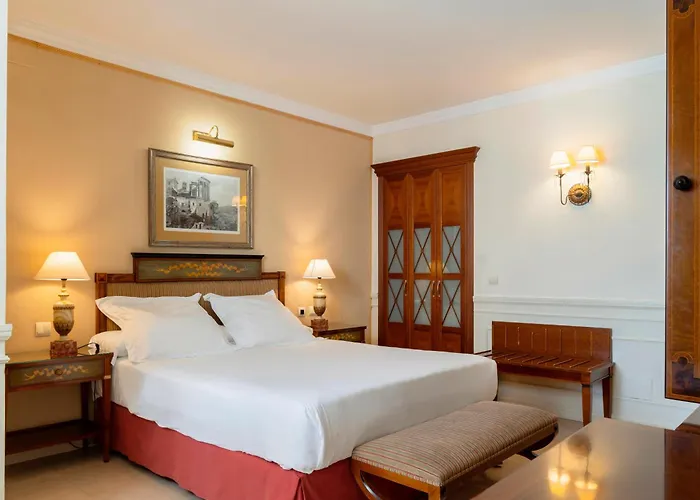 Pet Friendly hotel: Guadalpin Suites