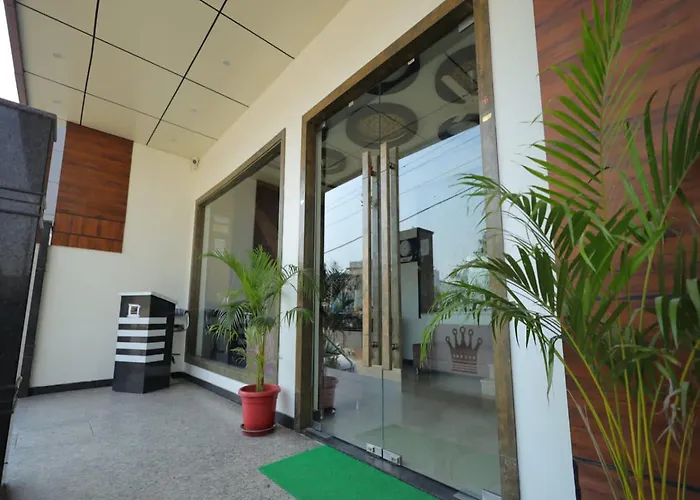 Waterpark hotels Crown Agra Near Taj Mahal