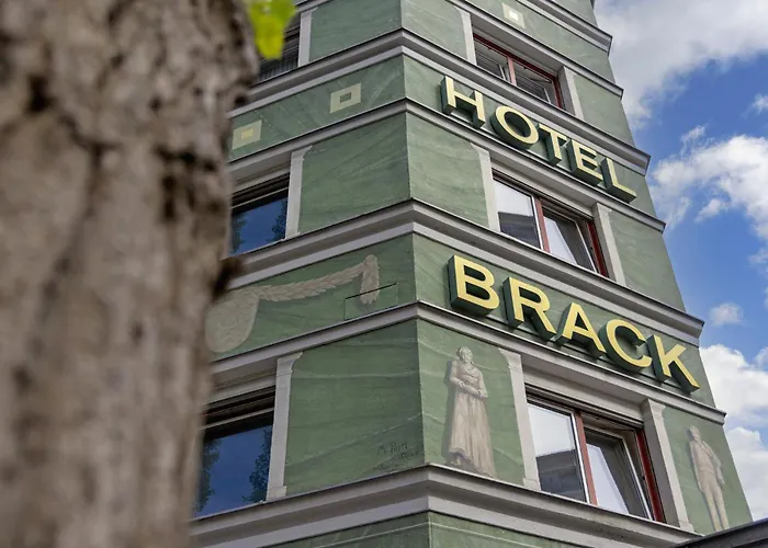Hotel familiar: Hotel Brack