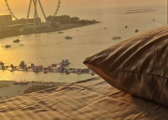 Beach hotel: 1 World Beach Property, Jbr, Award Winning Hostel, Coliving, Near Metro