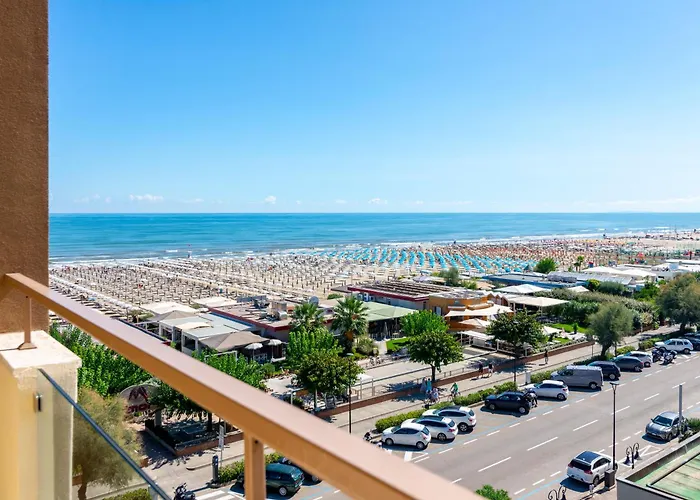 Hotel con piscina: Diplomatic