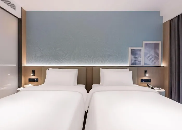 Country Inn & Suite By Radisson, Chongqing Liberation Monument Hongya Cave