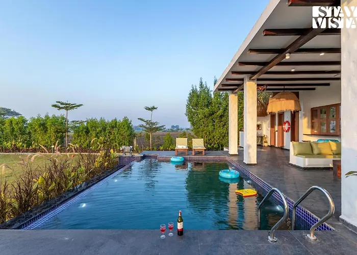 Stayvista At Lotus By The Lake With Pool, Bbq & Lawn
