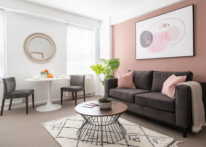 Spa Hotel: Dolphin House Serviced Apartments