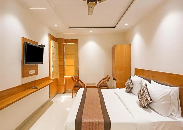 Fortuner -3 Minutes Walk From Karol Bagh Metro Station