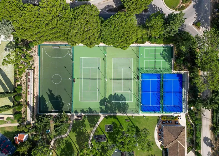 Ping pong hotels Four Seasons Country Club