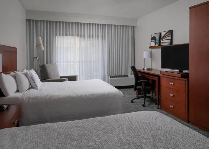 Hotel with view: Courtyard By Marriott Jacksonville At The Mayo Clinic Campus/Beaches