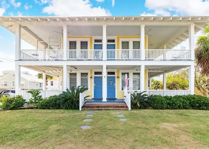 Pet Friendly hotel: Sea View Cottage
