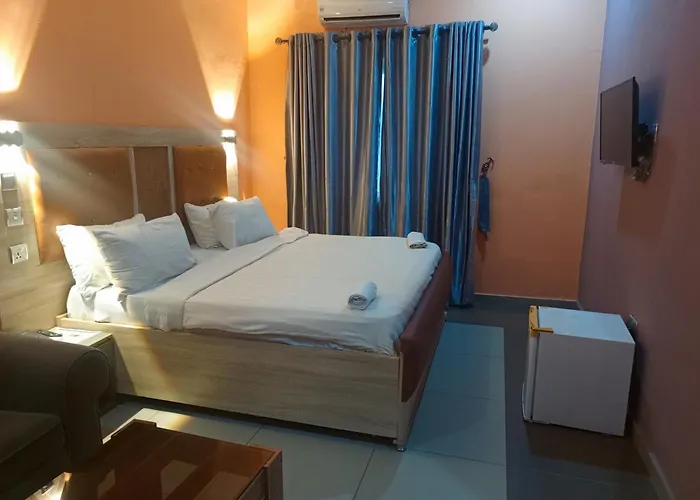 Cheap hotel: Fibis Hotel