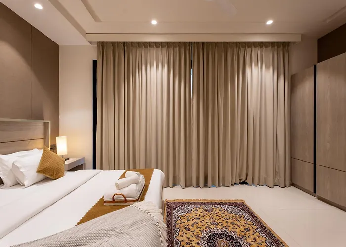 The Lodgers Luxury Hotel Near Golf Course Road Gurgaon