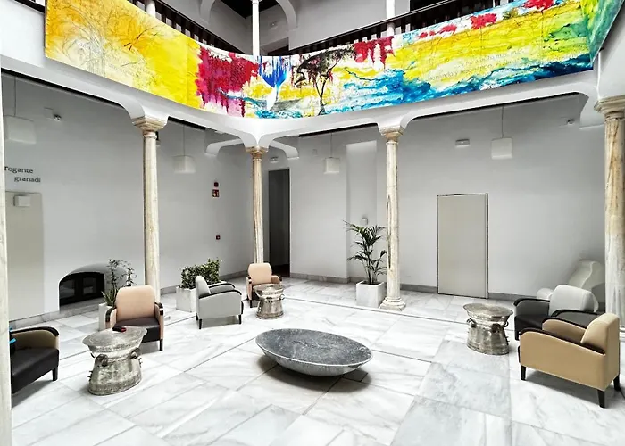 Hotel near College: El Ladron De Agua Palacete