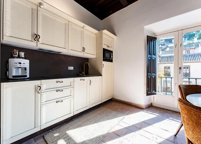 Hotel near College: El Ladron De Agua Palacete