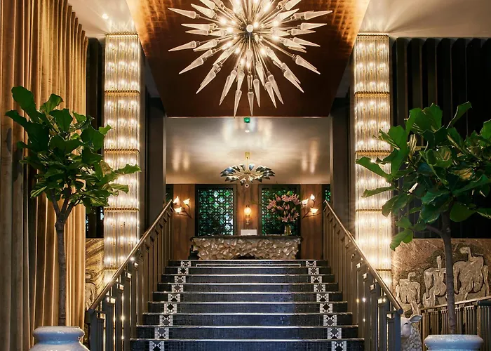 Hôtel 5 étoiles: The One Alma Paris