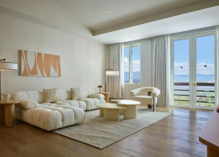 Pet Friendly hotel: Viewline Resort Snowmass, Autograph Collection