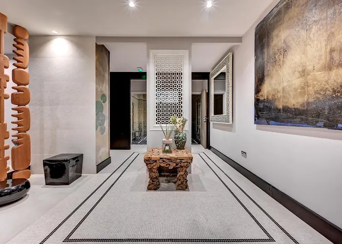 Hôtel 5 étoiles: The One Alma Paris