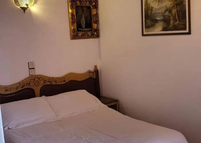 Cheap hotel: Hotel Sahara