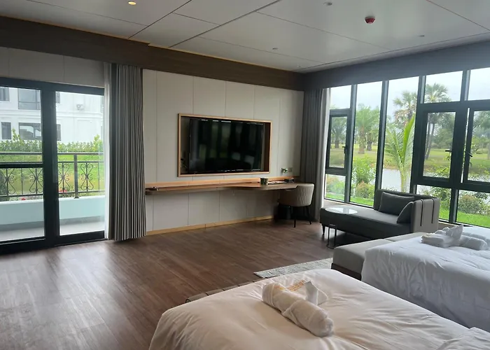 Gold Phuc Resort Inside Longvien Golf