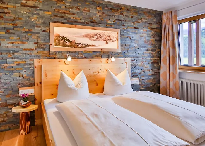 Simone'S Platzerl - Inklusive Taeglichem Freien Eintritt Tauern Spa - Nur 5 Gehminuten, Sommerkarte, Privatem Garten Mit Schwimmteich, Grill Und Saunabereich