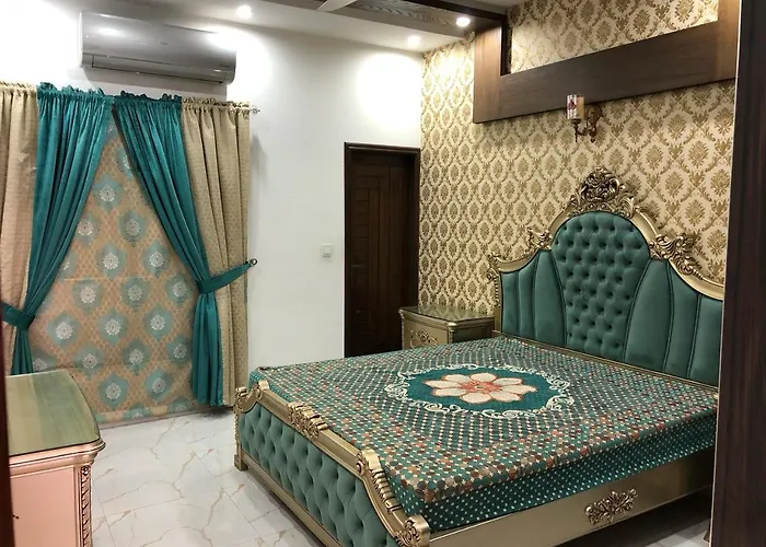 Lodging Paragon City Lahore