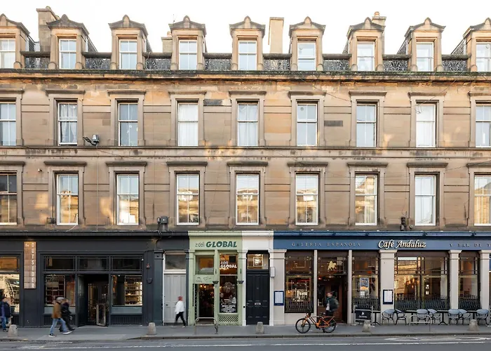 Hotel with view: Moment George IV Bridge