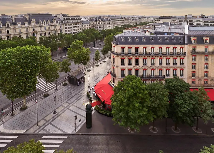 Hotel with pool: Hotel Fouquet'S Paris