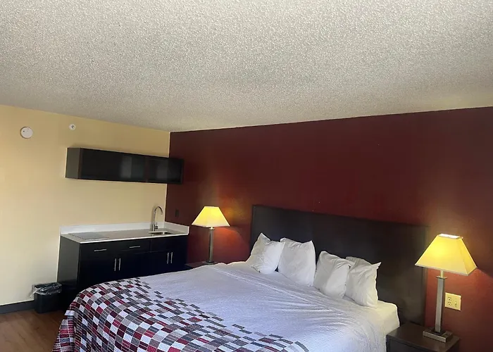 Motel: Red Roof Inn & Suites Indianapolis Airport