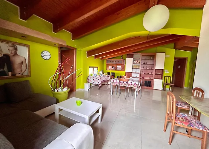 Hotel Ping Pong: La Villa In Campagna