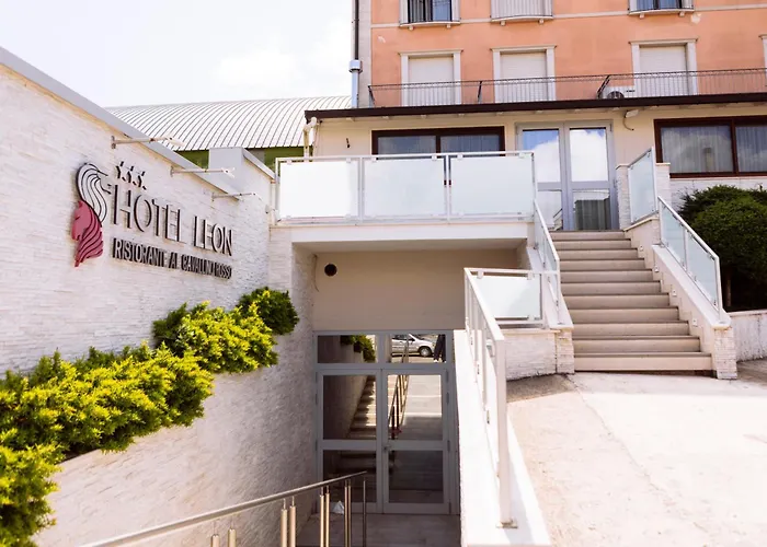 Hotel Leon - Ristorante Al Cavallino Rosso