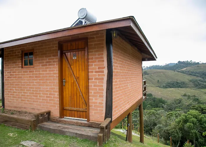 Cabanas Mountain nas montanhas de campos do jordão