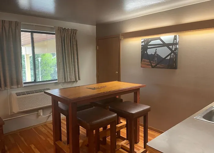 Pet Friendly hotel: Rocker Inn