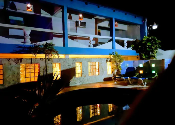 Central hotel: Hotel El Tronco Inc