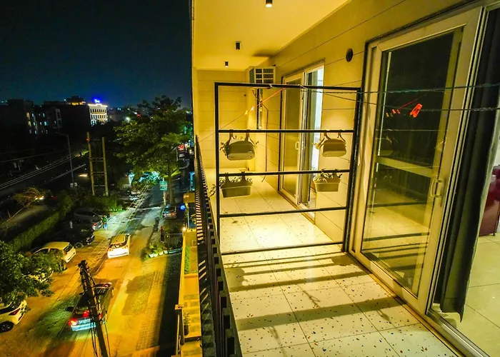 Serviced Luxury Suites With Kitchenette & Balcony At Sector 45
