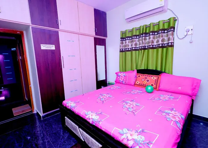Sri Sakthi Home Stay - Beyond The Expectations- Unstained Bed Sheets- Powerful Ac - Fast Wifi - Water Purifier - Spotless Bathrooms- No Cockroaches- Dust Free Rooms- Luxury Mattress- Refrigerator- Cozy Ambience- 24 Hours Hot Water- Washing Machine