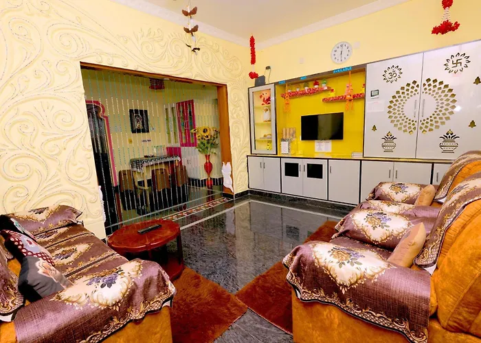 Sri Sakthi Home Stay - Beyond The Expectations- Unstained Bed Sheets- Powerful Ac - Fast Wifi - Water Purifier - Spotless Bathrooms- No Cockroaches- Dust Free Rooms- Luxury Mattress- Refrigerator- Cozy Ambience- 24 Hours Hot Water- Washing Machine