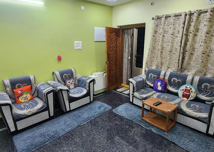 Sri Sakthi Home Stay - Beyond The Expectations- Unstained Bed Sheets- Powerful Ac - Fast Wifi - Water Purifier - Spotless Bathrooms- No Cockroaches- Dust Free Rooms- Luxury Mattress- Refrigerator- Cozy Ambience- 24 Hours Hot Water- Washing Machine