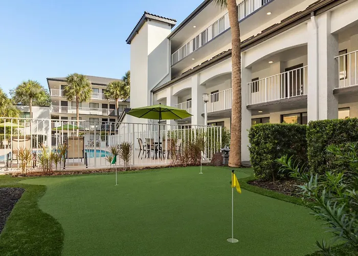 Hotel with pool: Mai Hana Hotel And Suites I Drive-Theme Parks