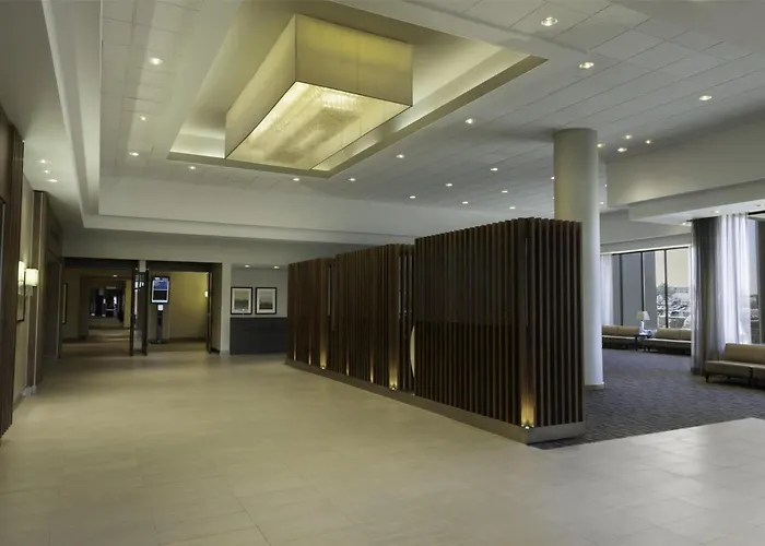 Hilton Toronto Airport Hotel & Suites