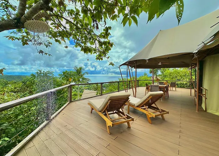 Family resorts Palau Carolines