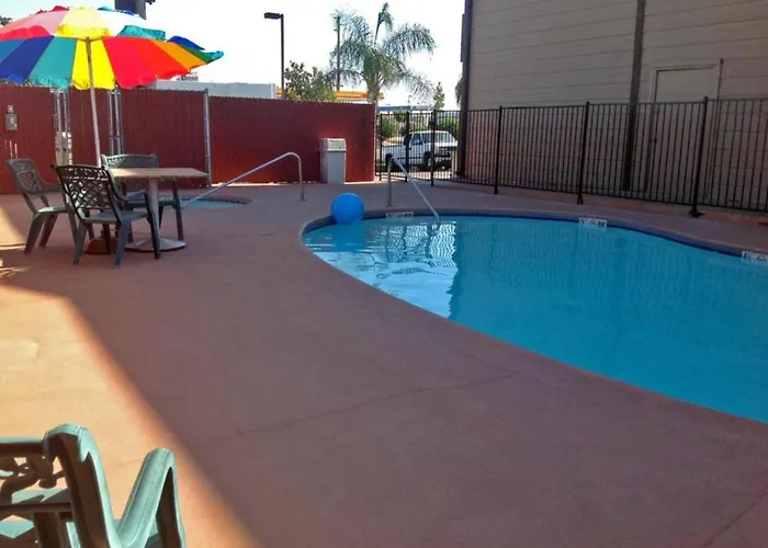 Studio 6 Suites Delano, Ca
