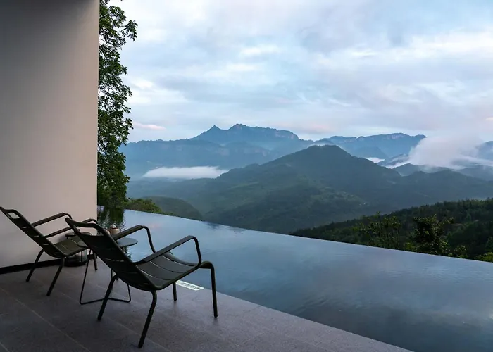 Jianglu Fengchuiyuntai Hotel