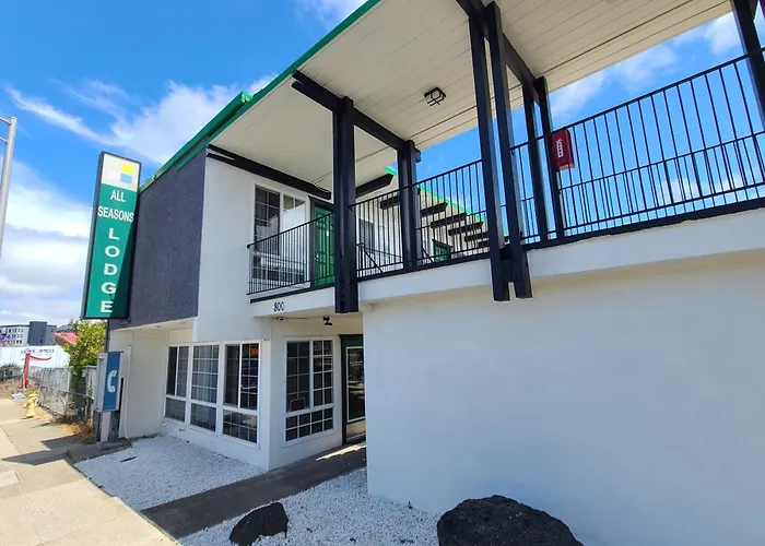 Motel: All Seasons Lodge