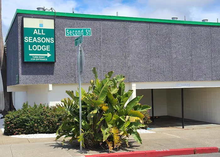 Motel: All Seasons Lodge