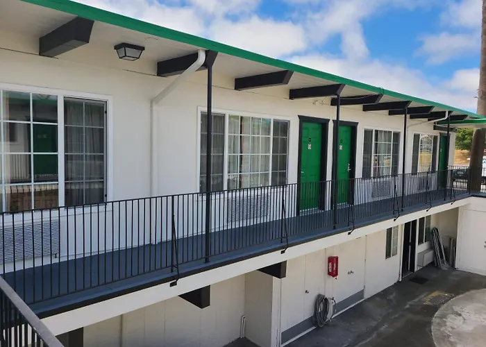 Motel: All Seasons Lodge