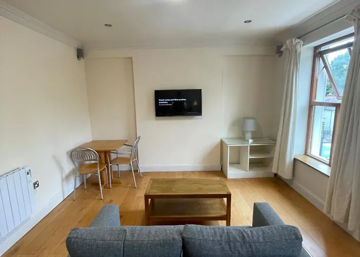 Guest house: Crawford House - Scholarlee Living Apartments