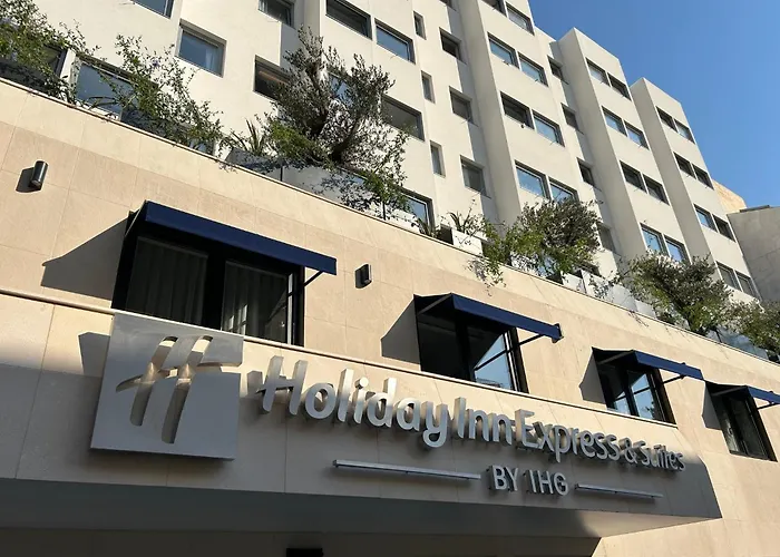  Holiday Inn Express & Suites Lisbon - Principe Real By Ihg
