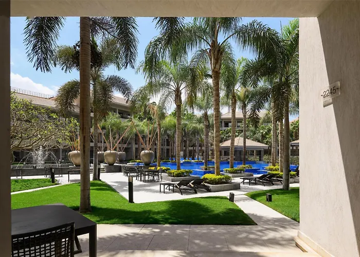 Dusit Thani Lakeview